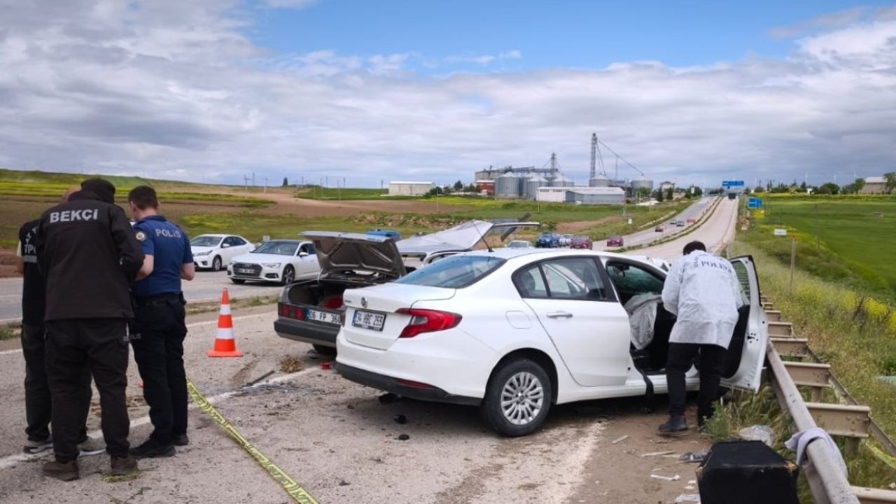 GÜNCELLEME - Kırıkkale'de iki otomobilin çarpıştığı kazada 2 kişi öldü, 7 kişi yaralandı