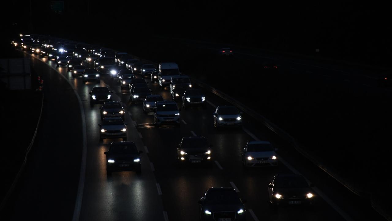Milyonlar dönüş yolunda