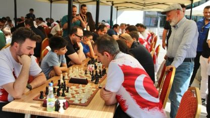 Başkan Çolakbayrakdar, "Baba-Çocuk Satranç Turnuvası"nda ailelerle buluştu
