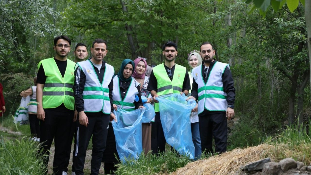 AK Parti Niğde Teşkilatından Çevre Günü etkinliği