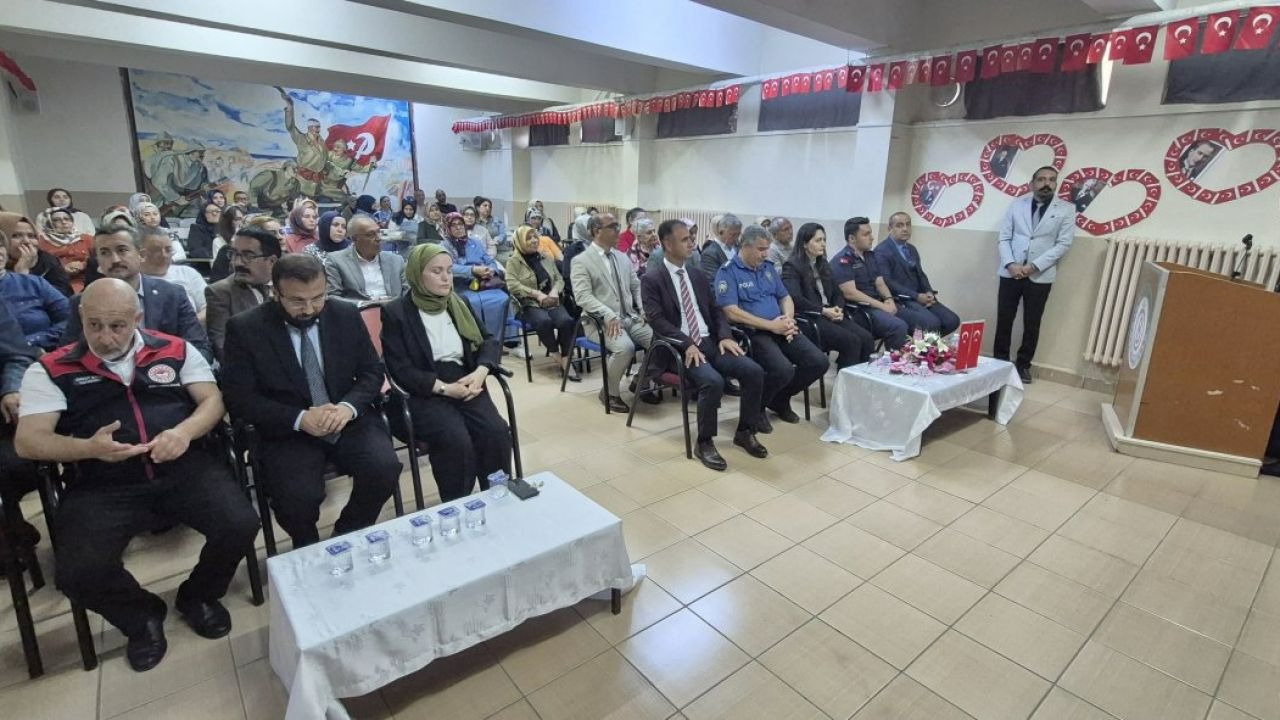 Bahşılı'da Halk Eğitimi Merkezi yıl sonu sergisi açıldı