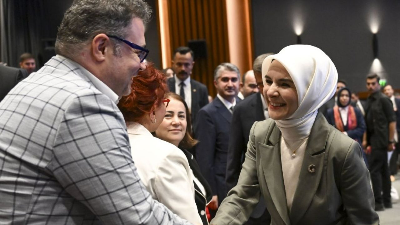 Bakan Göktaş, "Yeni İletişim Teknolojileri ve Aile Paneli"nin açılışında konuştu: