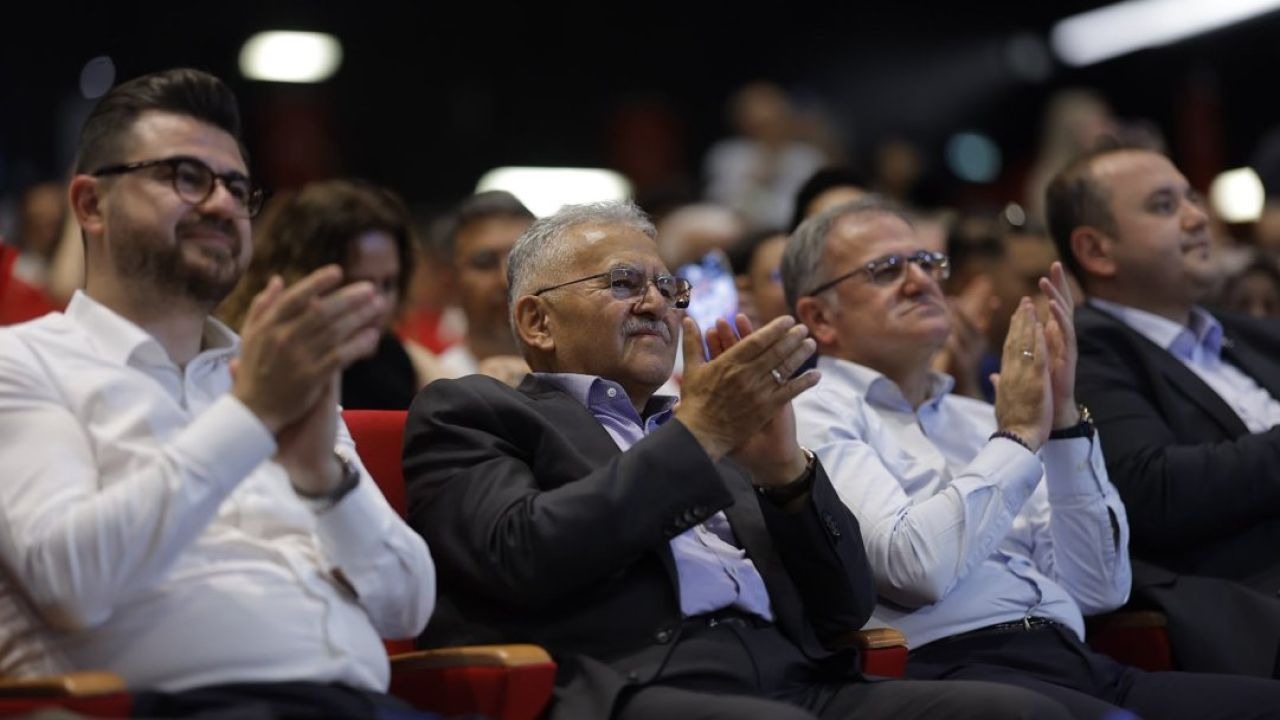 Başkan Büyükkılıç, Çocuk Grupları Kapanış Konseri ve Sertifika Töreni'ne katıldı
