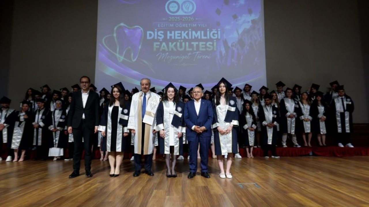 Başkan Büyükkılıç, NNYÜ Diş Hekimliği Fakültesi'nin mezuniyet törenine katıldı