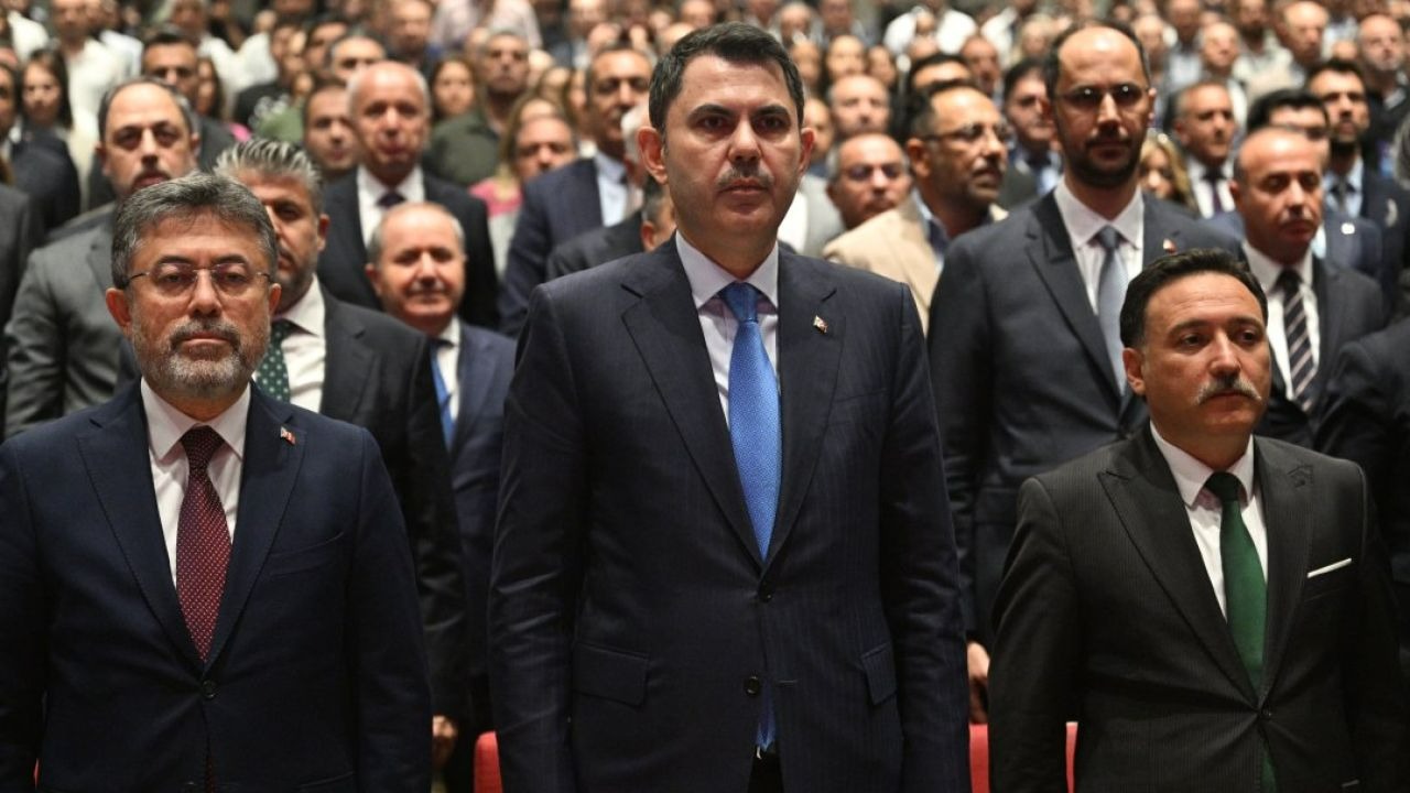 Çevre, Şehircilik ve İklim Değişikliği Bakanı Kurum, Erciyes Zirvesi'nde konuştu: