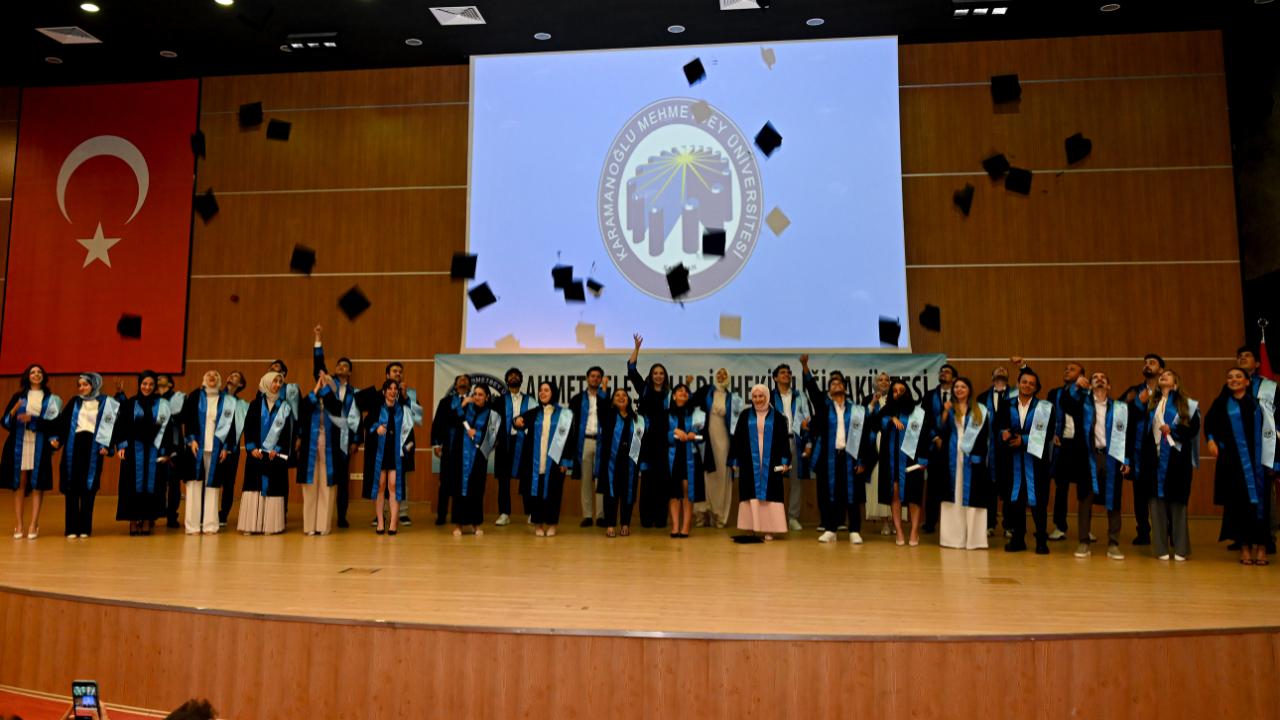 Diş hekimliği öğrencileri kep attı