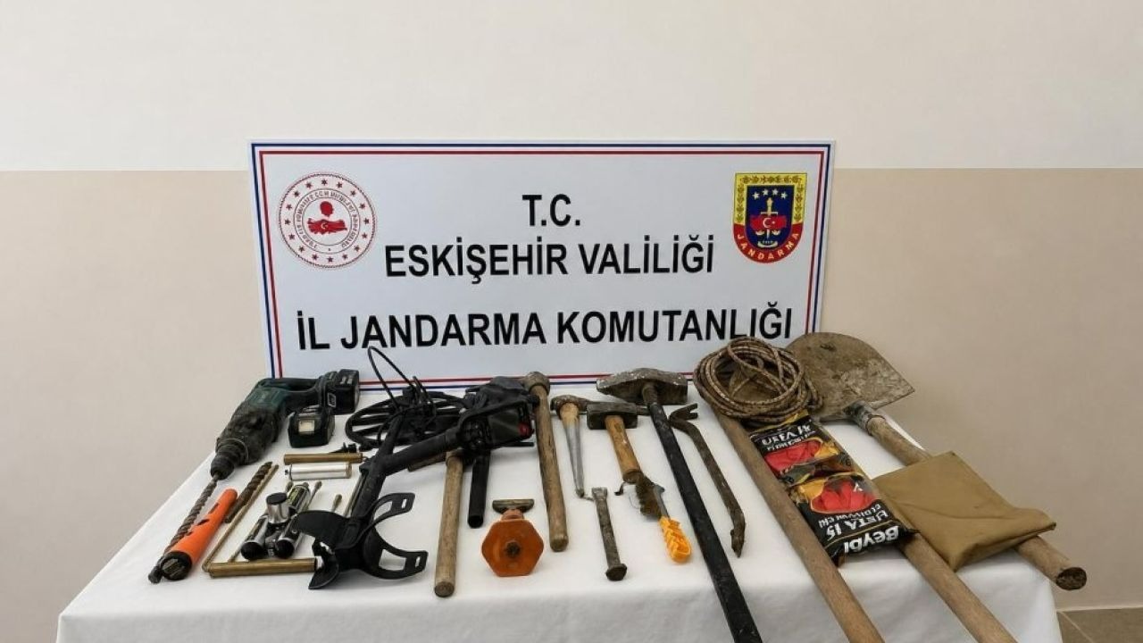 Eskişehir'de izinsiz kazı yapan 3 kişi suçüstü yakalandı