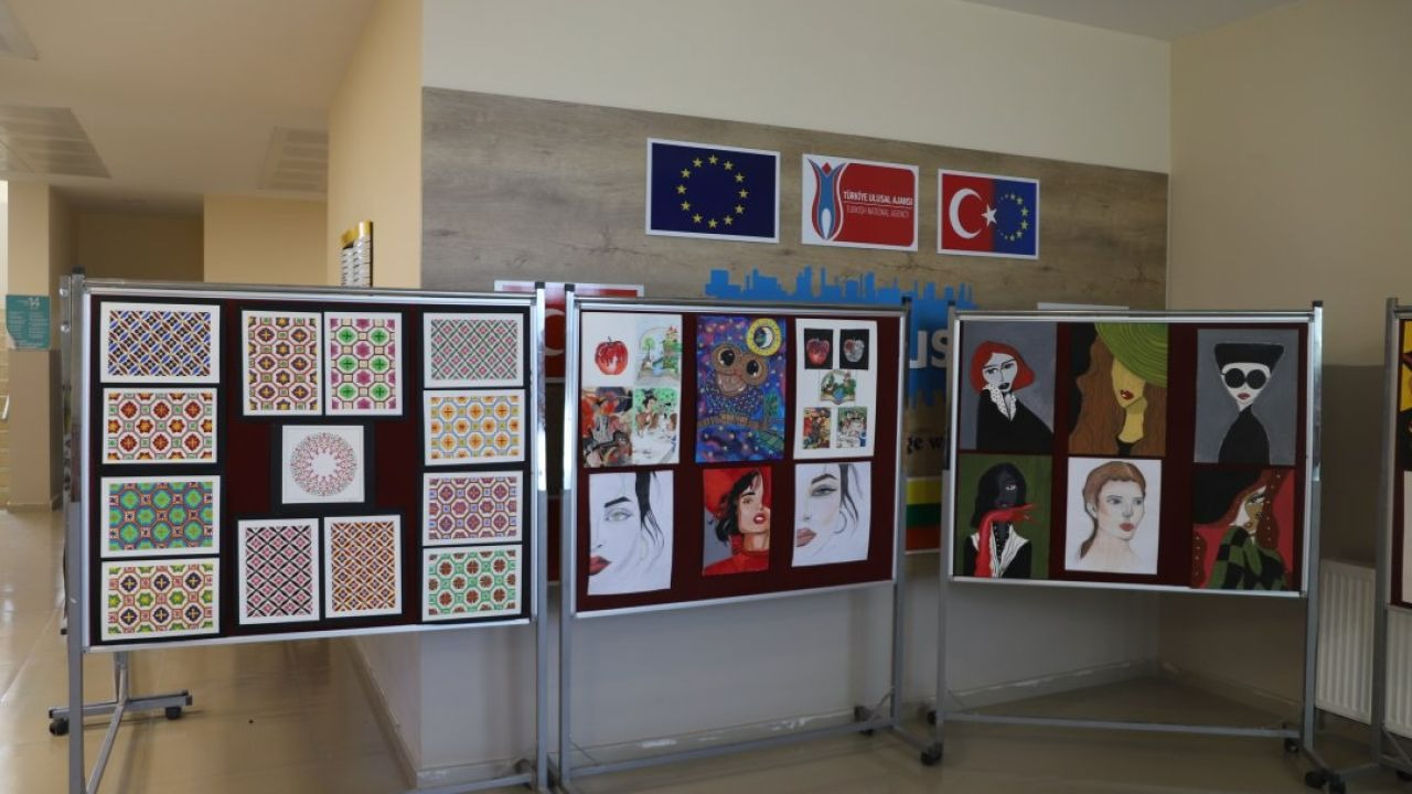 Gölbaşı'nda yıl sonu sergisi açıldı