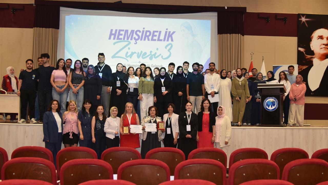 Hemşirelik mesleğine yön veren zirve