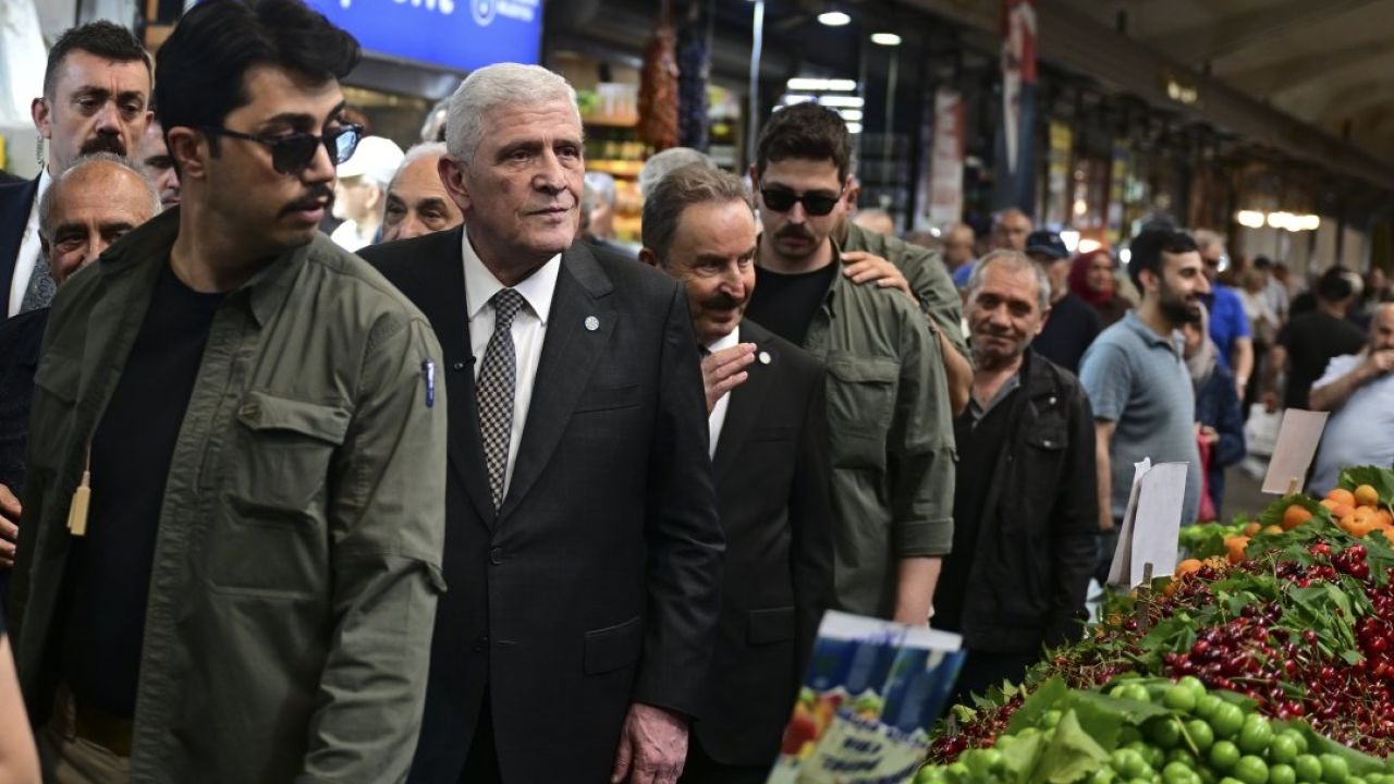 İYİ Parti Genel Başkanı Dervişoğlu, Ulus esnafını ziyaret etti