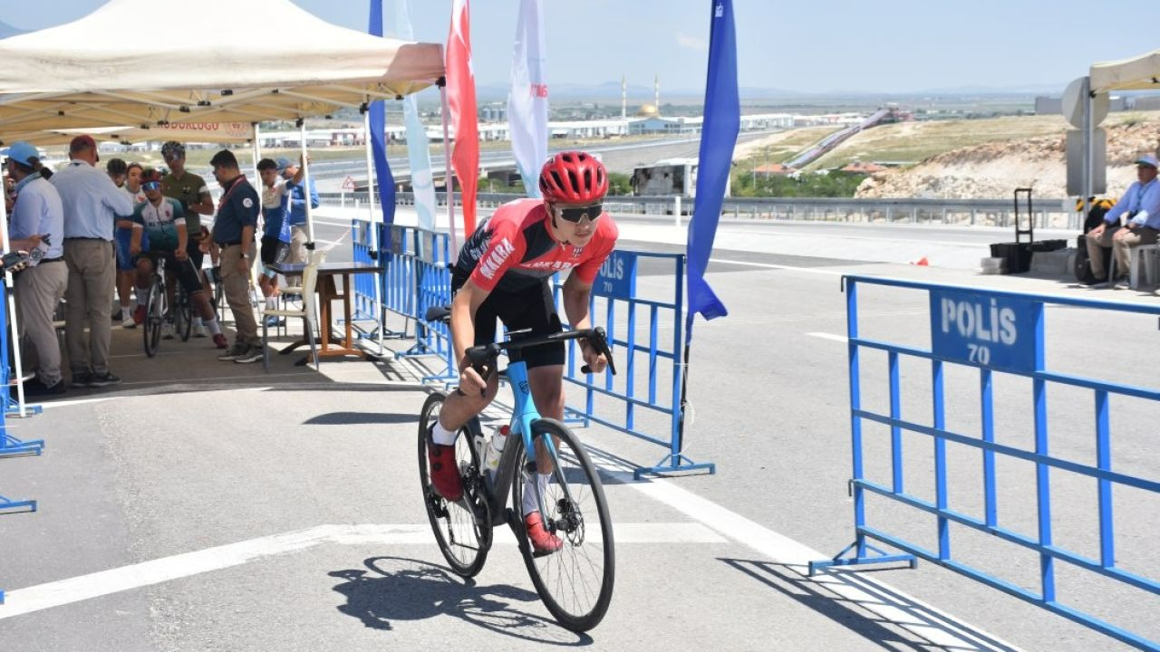 Karaman'da Okul Sporları Bisiklet Yıldızlar ve Gençler Türkiye Birinciliği yarışları başladı