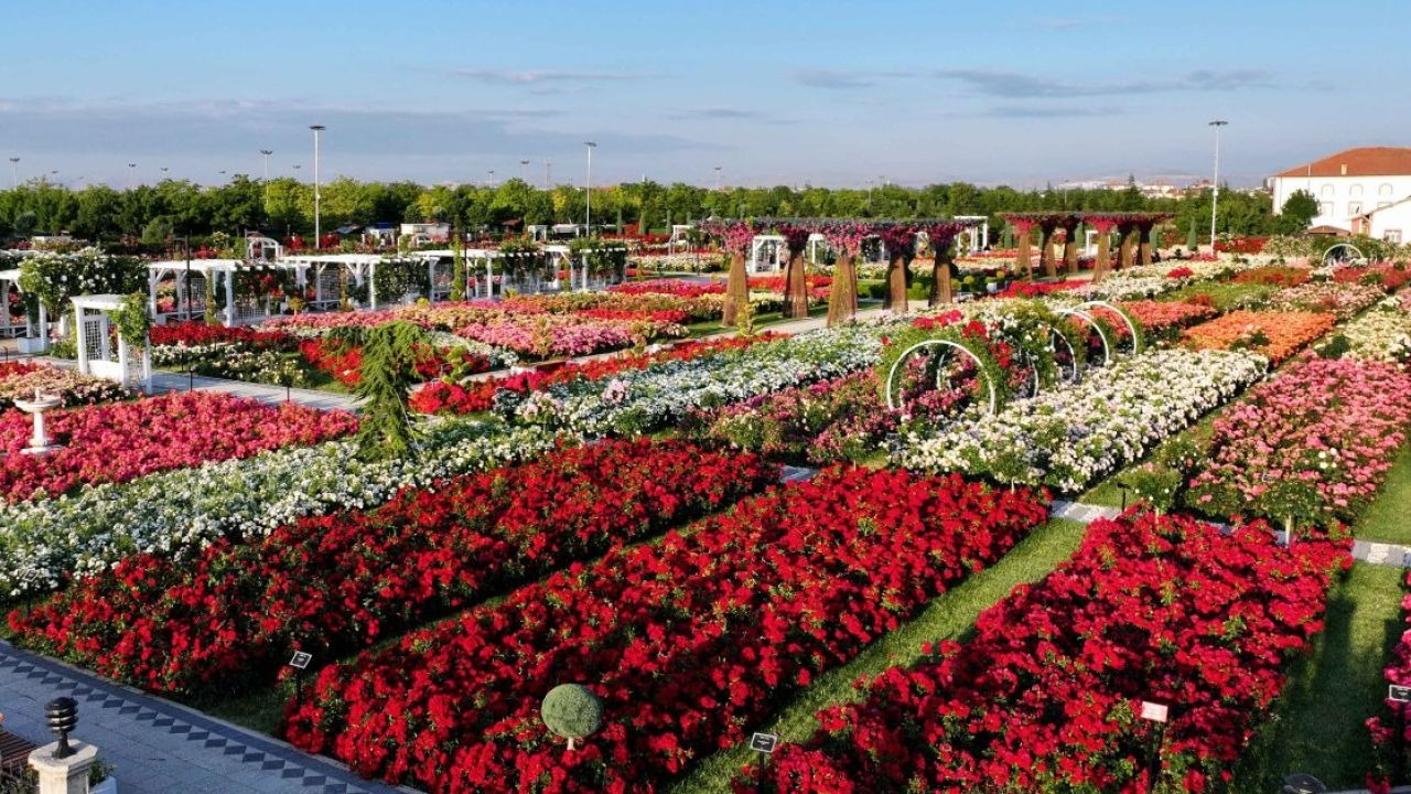 Karatay Mevlana Gül Parkı yeniden ziyarete açıldı