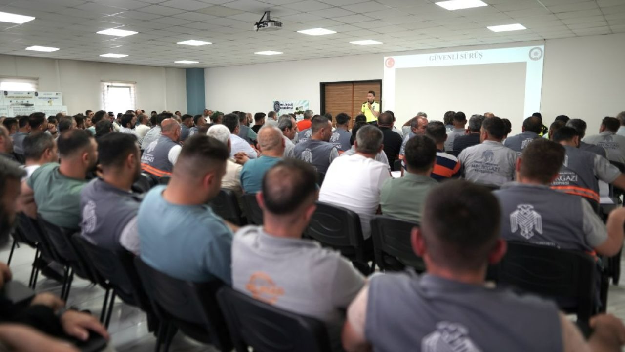 Melikgazi Belediyesi personeline "Trafik, İş Sağlığı ve Güvenliği Eğitimi" verildi