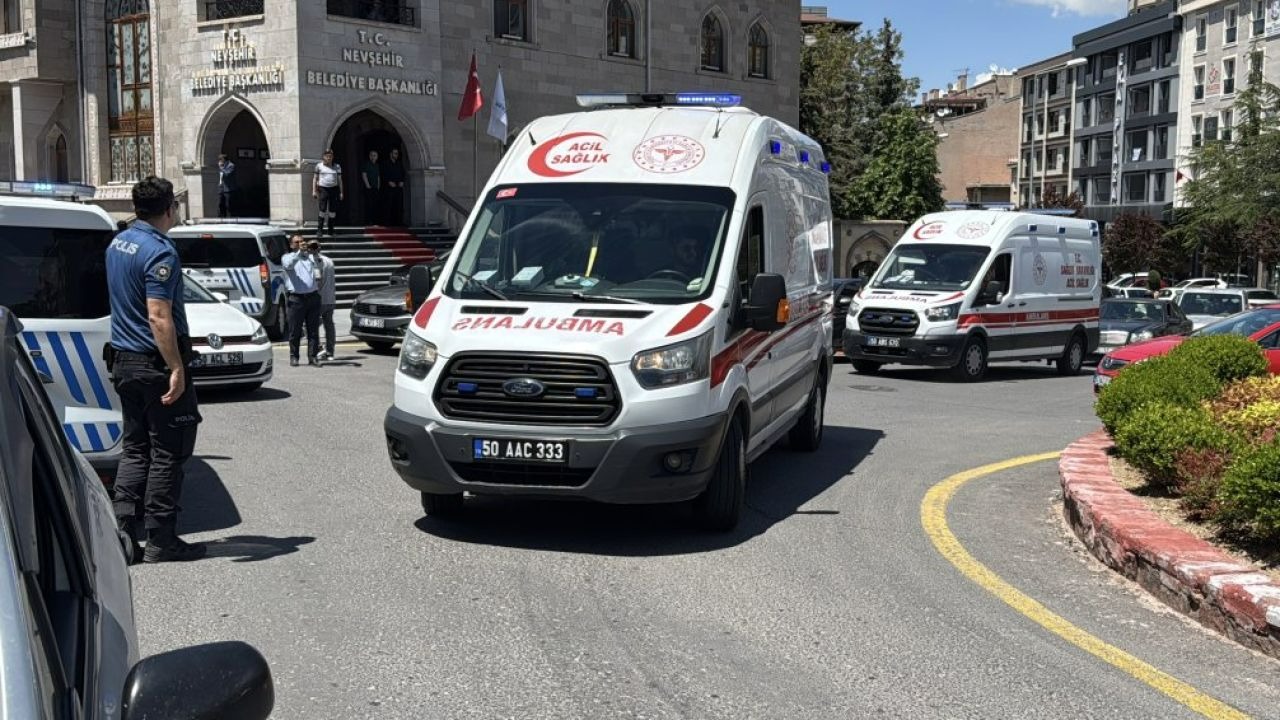 Nevşehir'de yol verme tartışmasında kaldırımda bekleyen esnaf silahla yaralandı