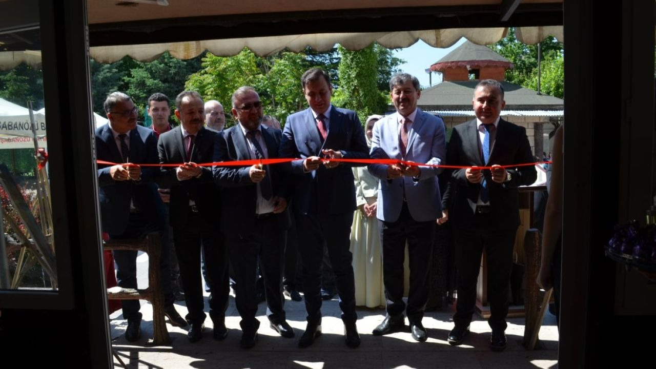 Şabanözü'nde Halk Eğitimi Merkezi yıl sonu sergisi açıldı