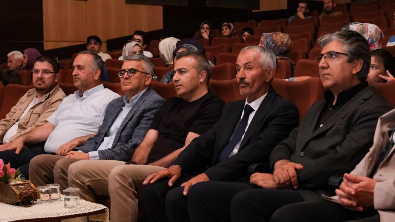 Şiir dinletisi kulakların pasını sildi
