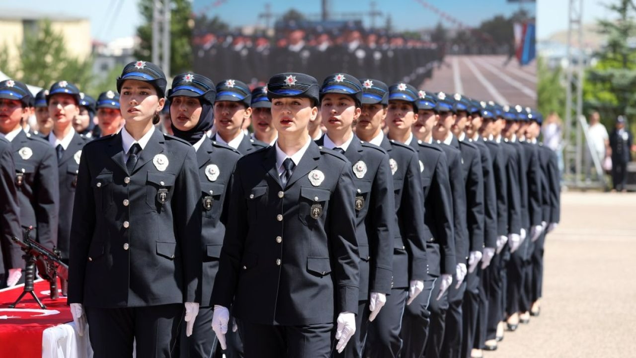 Sivas'ta eğitimini tamamlayan 248 kadın polis adayı mezun oldu