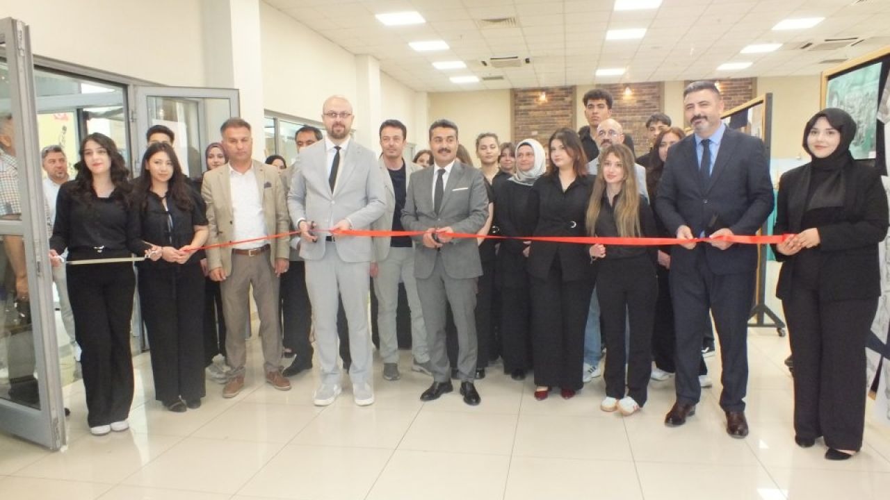 Sivas'ta lise öğrencileri "Yıl Sonu Karma Resim Sergisi" açtı