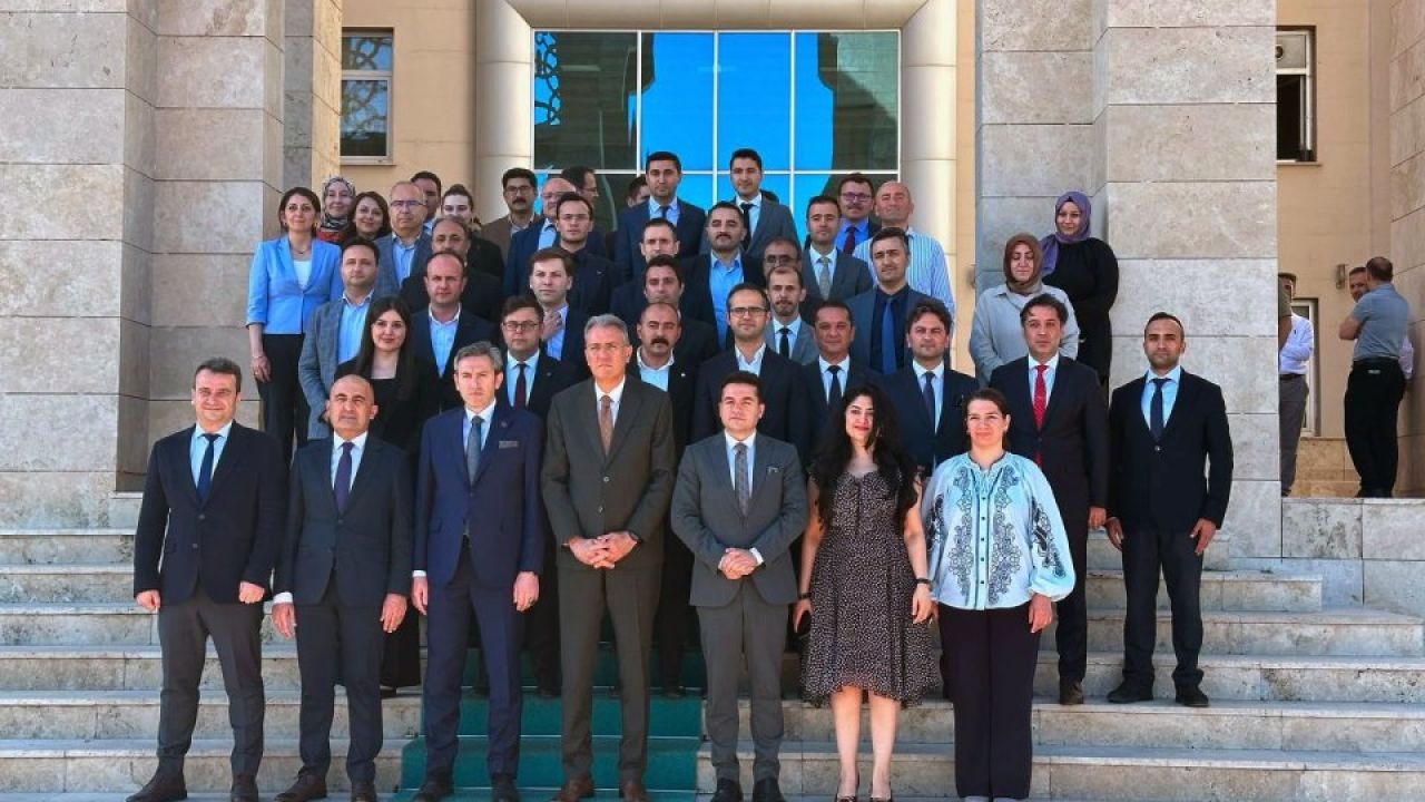 Sivas'ta tayini çıkan yargı mensuplarına veda programı düzenlendi