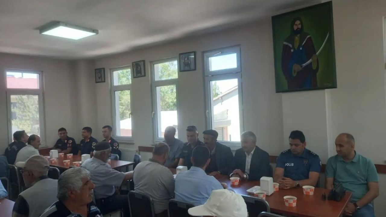Ulaş'ta vatandaşlara aşure dağıtıldı