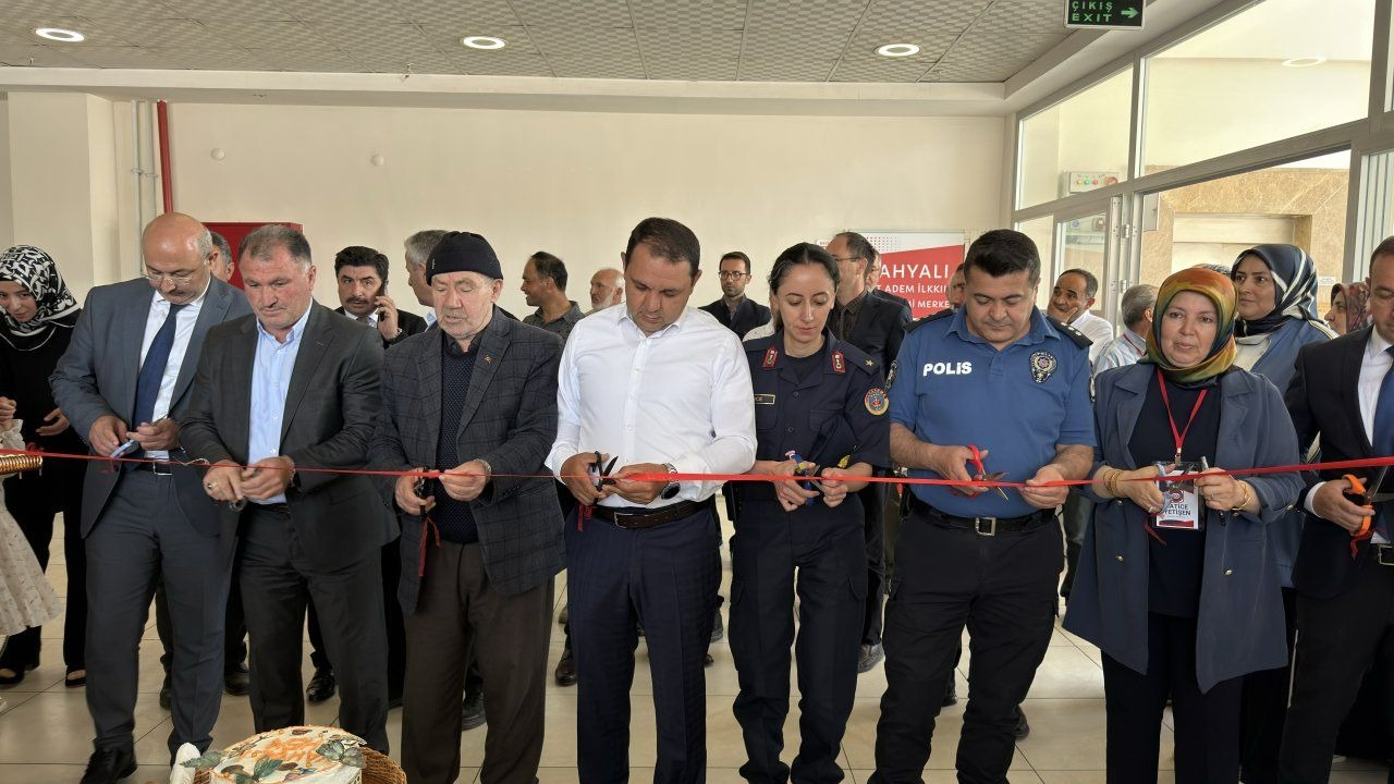 Yahyalı'da "Hayat Boyu Öğrenme Haftası" sergisi açıldı