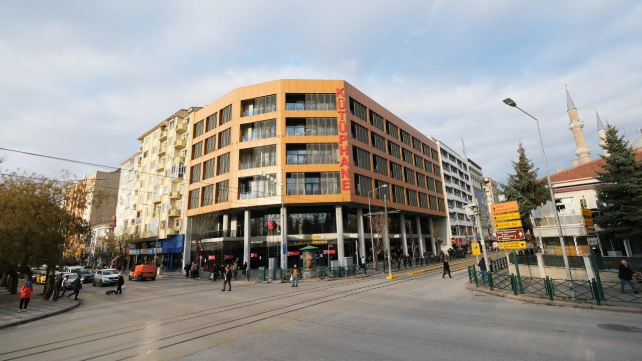 Albayrak'tan İl Halk Kütüphanesi paylaşımı