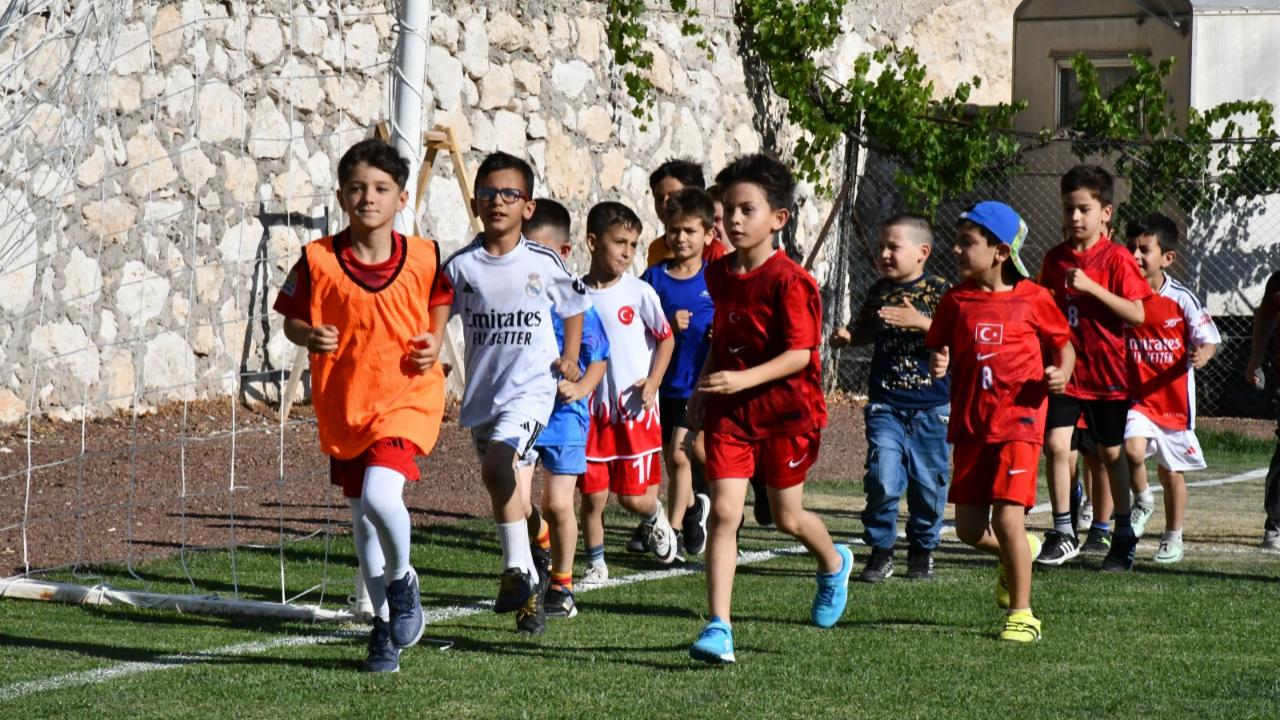 Karaman'da ücretsiz yaz futbol kursu başladı