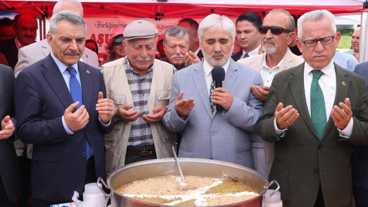 Yozgat'ta vatandaşlara aşure ikramı