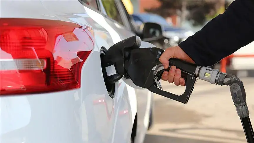 Akaryakıtta indirim: Motorin ve benzinde tabelalar değişti