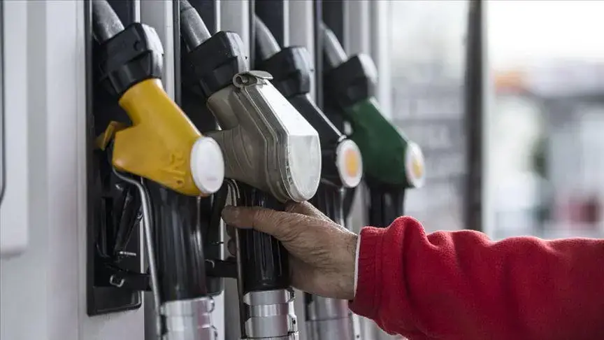 Akaryakıtta indirim: Motorin ve benzinde tabelalar değişti